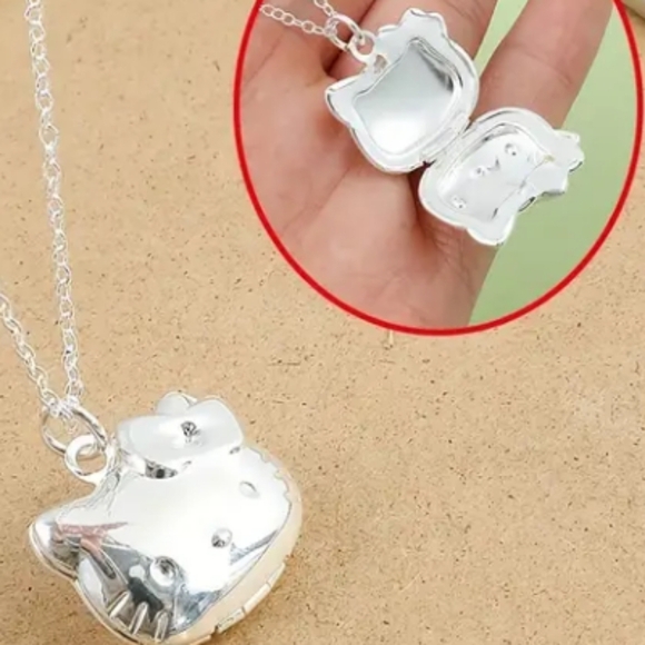 NEW SS Sanrio's Hello Kitty Pendant Locket and nearly 20" Necklace - Picture 4 of 4
